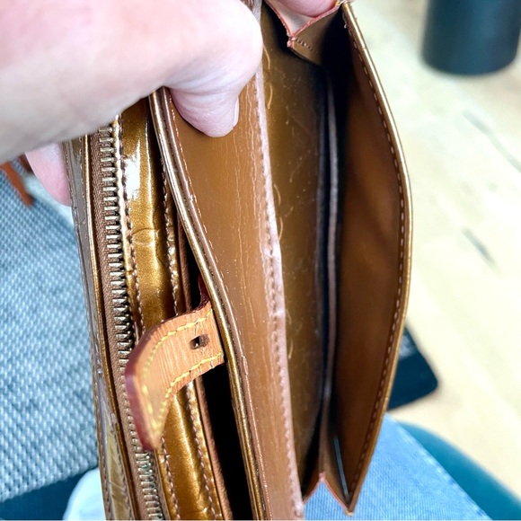 Louis Vuitton Authentic Vernis Christie MM Crossbody Bag - Picture 11 of 15